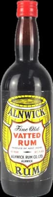 Bouteille de spiritueux : Fine Old Vatted Rum 1970s de la marque Alnwick Rum