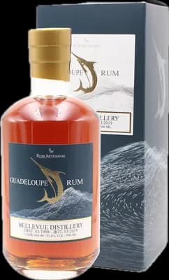 Bouteille de spiritueux : Guadeloupe Rum de la marque Rum Artesanal