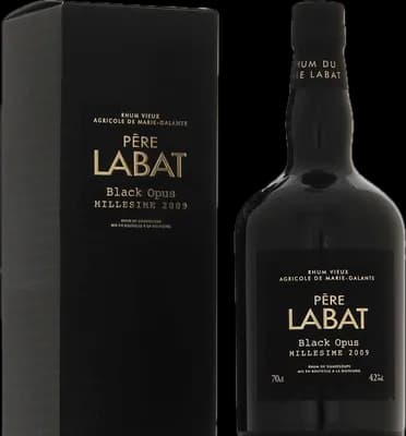 Bouteille de spiritueux : Black Opus de la marque Père Labat