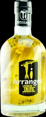 Bouteille de spiritueux : Ti Arrangés La Grue Jaune Banane Passion de la marque Les Rhums de Ced'